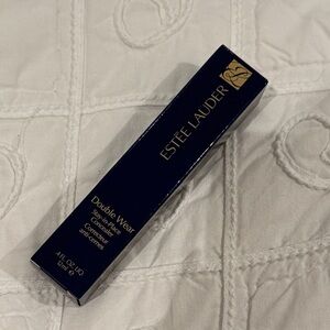 Estee Lauder Double Wear Concealer stay in place shade 3C makeup under eye